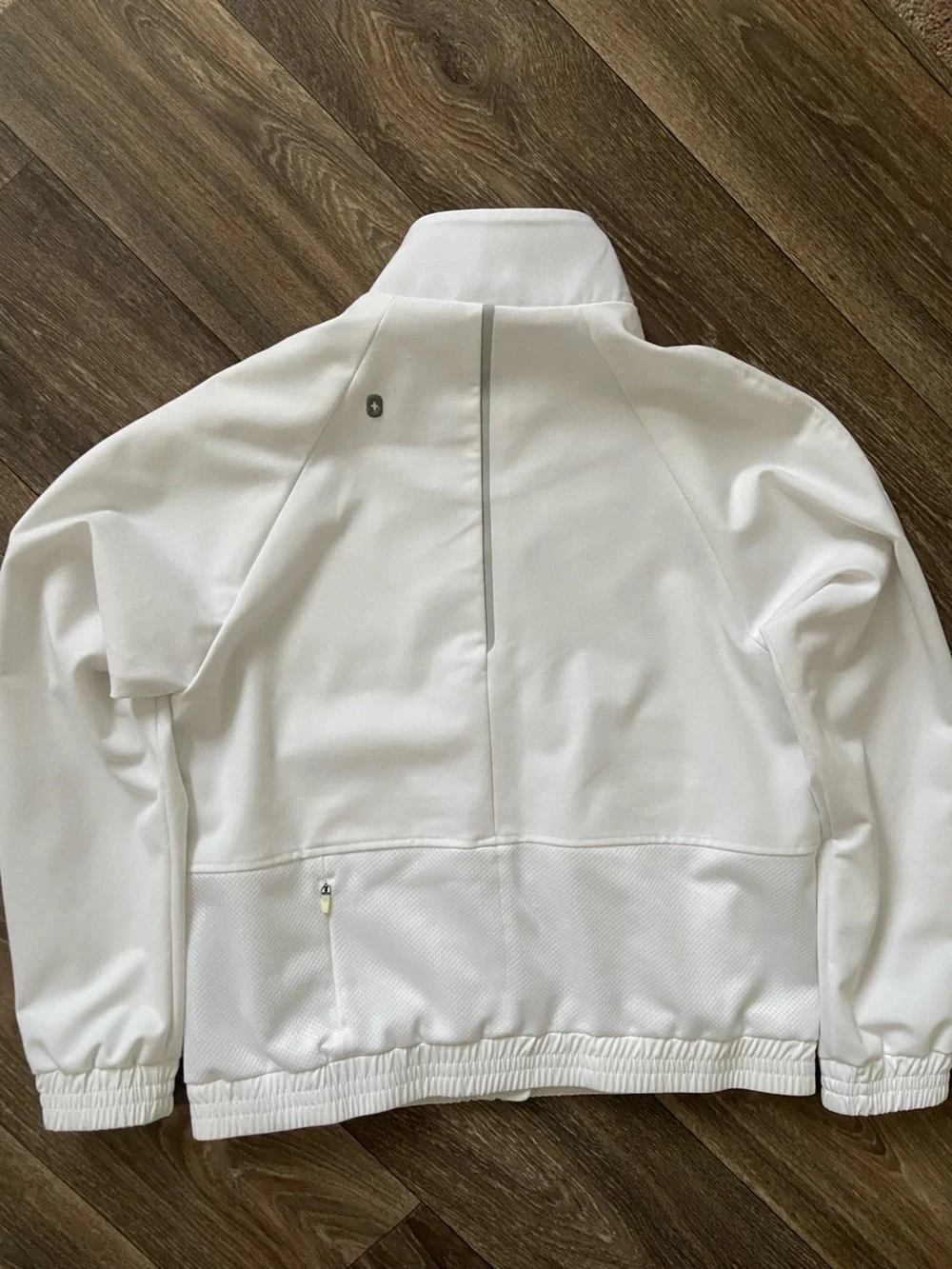 FIGS Women’s White Sydney Scrub Jacket size XS, like new - Picture 2 of 2